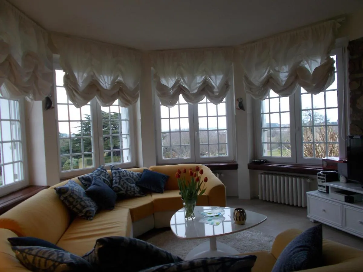 Les Ajoncs Bed & Breakfast Plougrescant