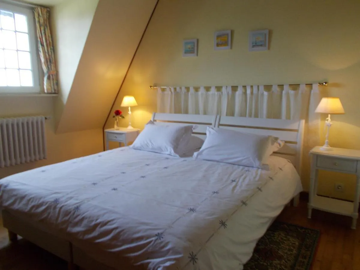 Les Ajoncs Bed & Breakfast Plougrescant France